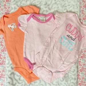 🛍 4 for $20 - 3 onesies 0-3m